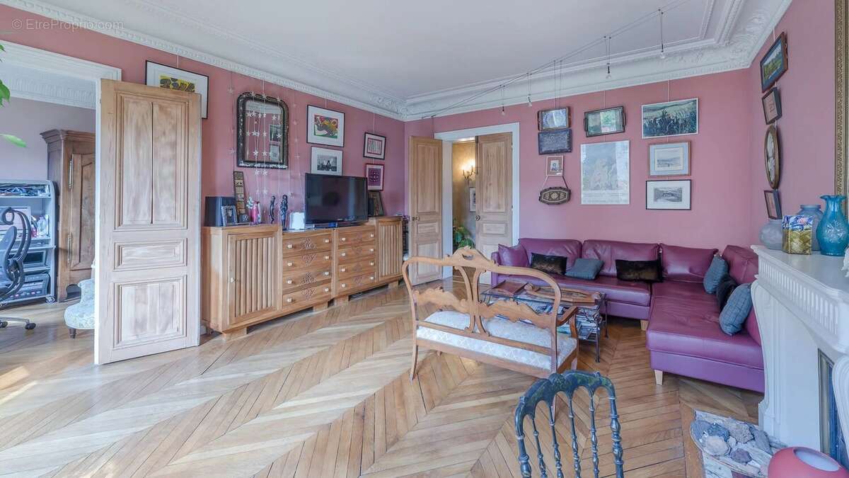 Appartement à PARIS-16E