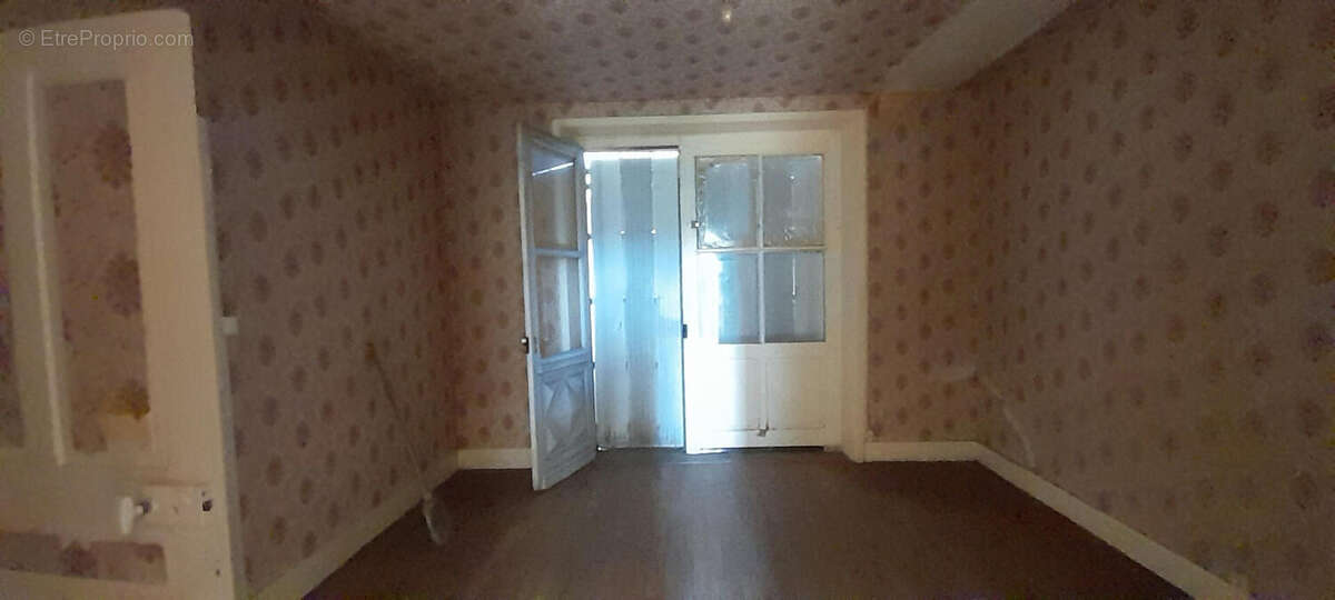 Le salon - Maison à LA COQUILLE