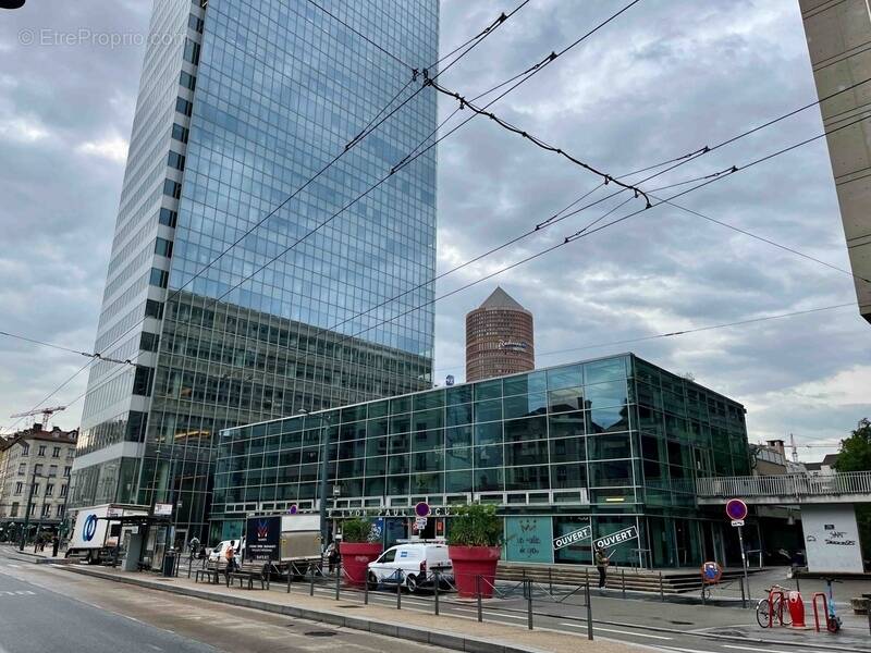Commerce à LYON-3E