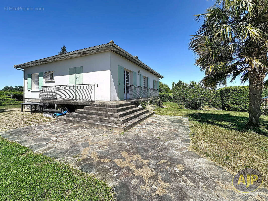 Maison à MOSNAC