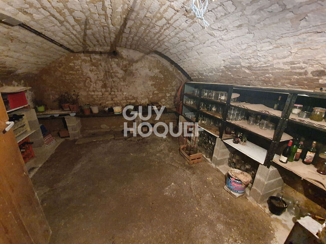 Maison à MONT-SAINT-SULPICE