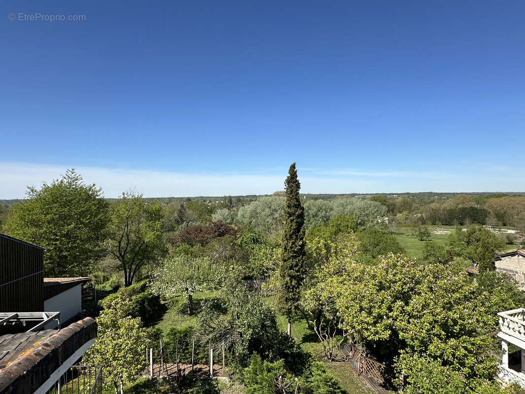 Maison à LA ROCHE-CHALAIS