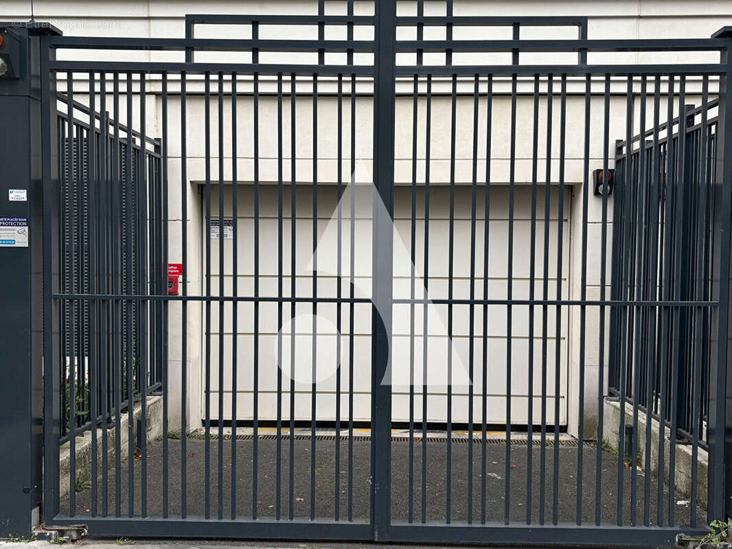 Parking à SAINT-OUEN