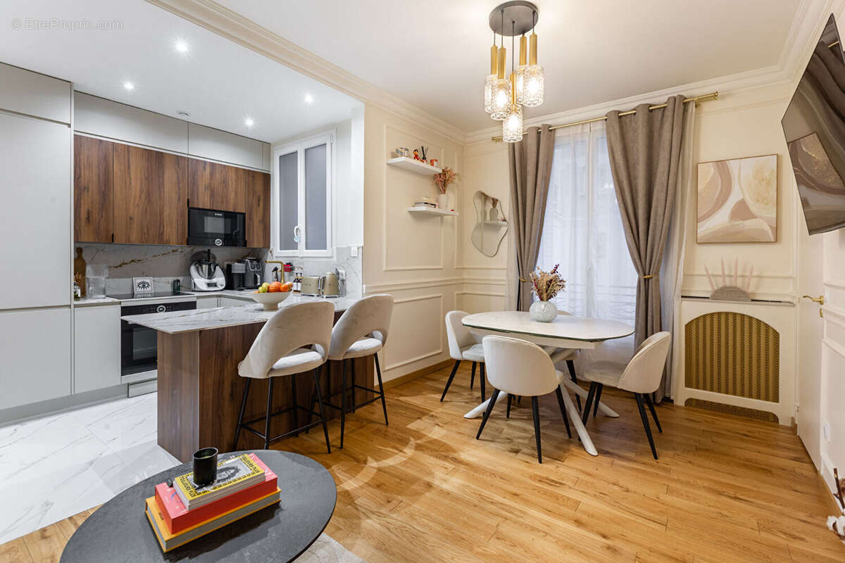 Appartement à COURBEVOIE
