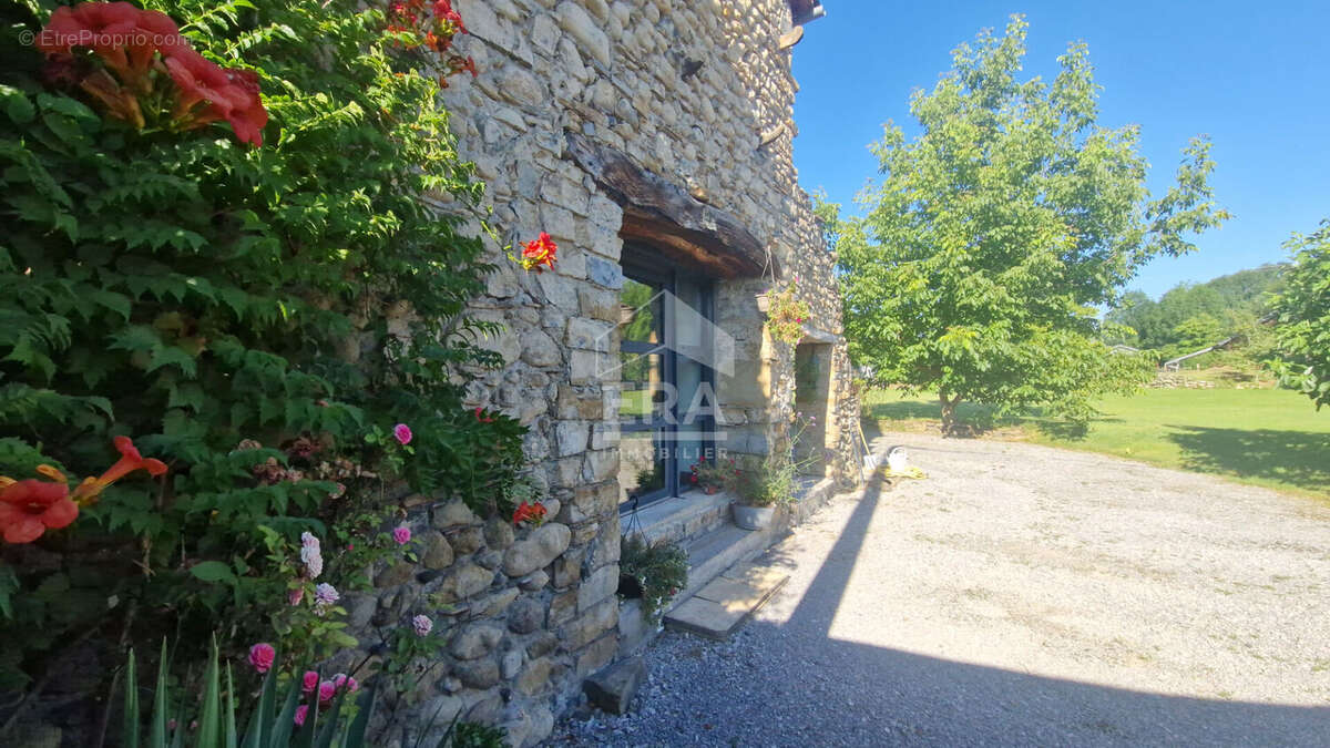 Maison à OGEU-LES-BAINS