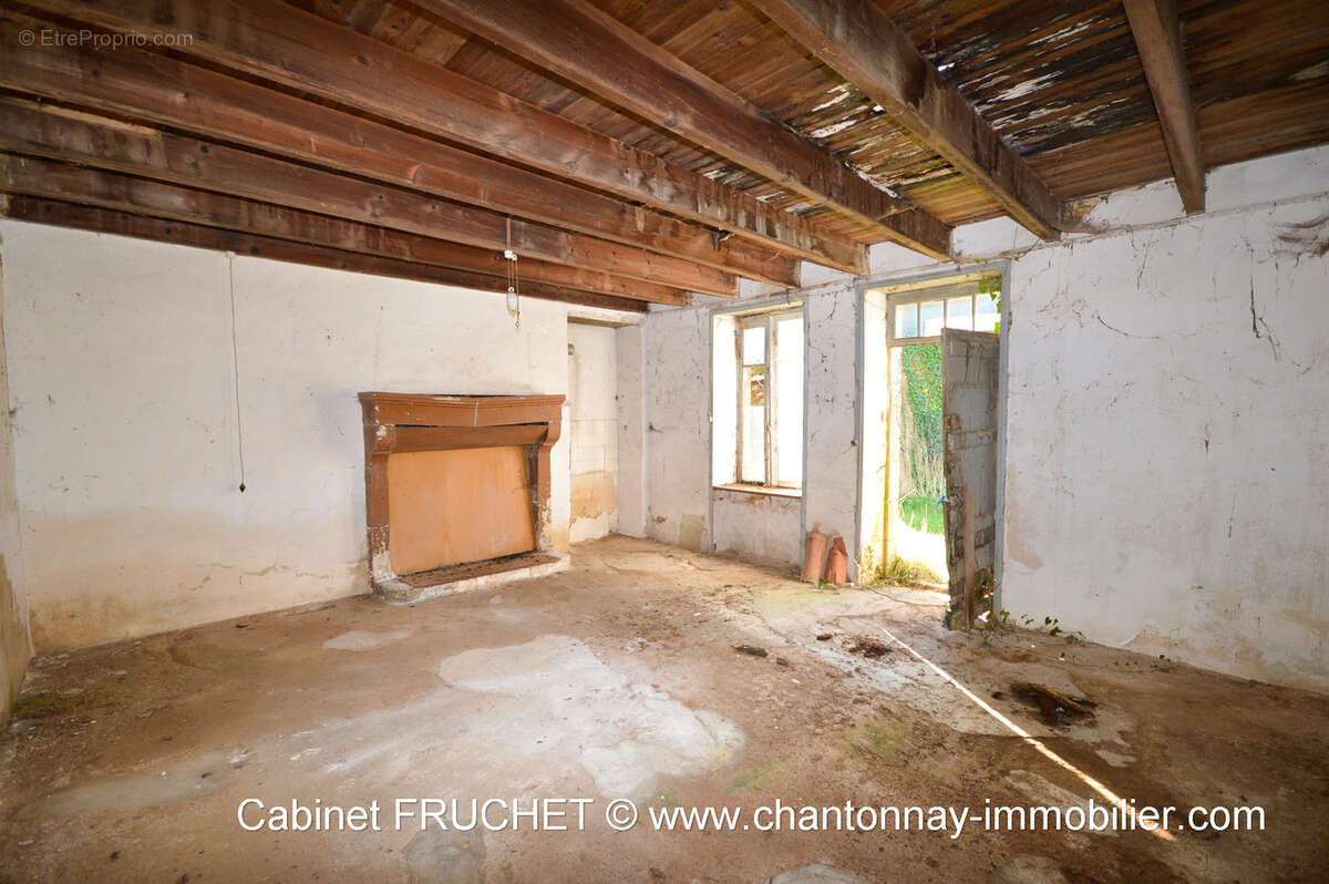 Maison à BAZOGES-EN-PAREDS