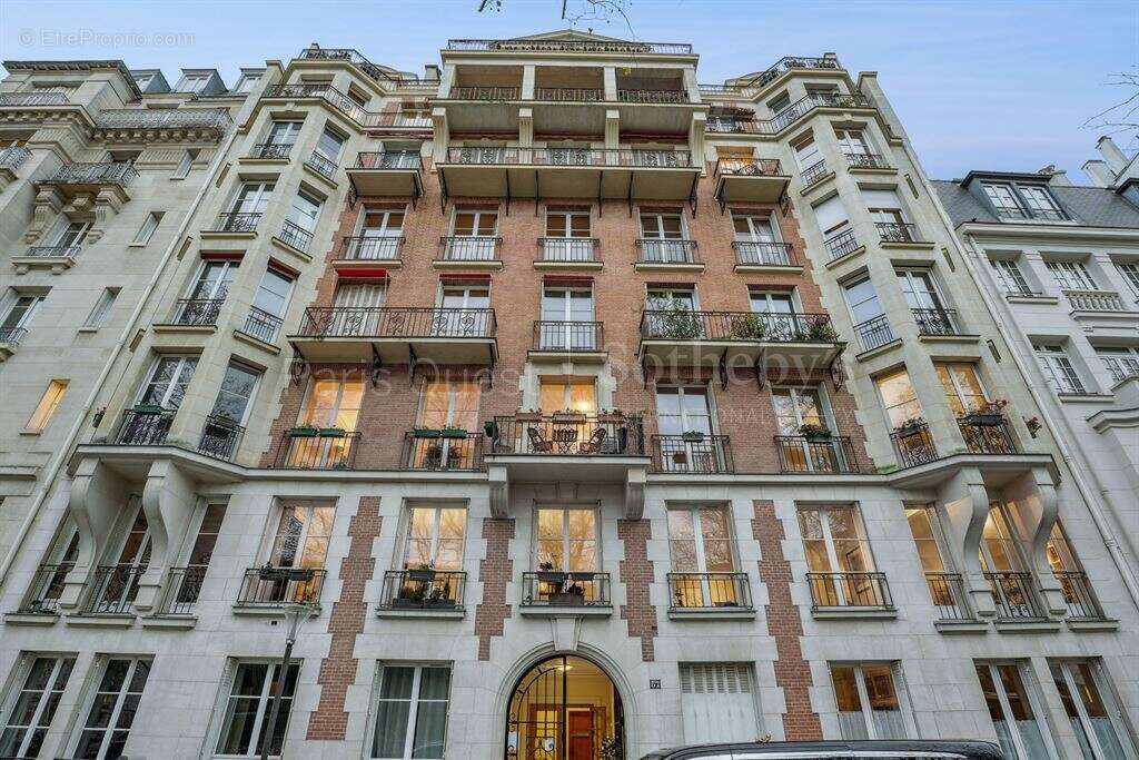 Appartement à PARIS-7E