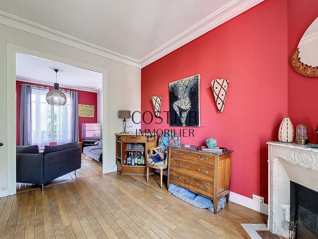 Maison à CHENNEVIERES-SUR-MARNE