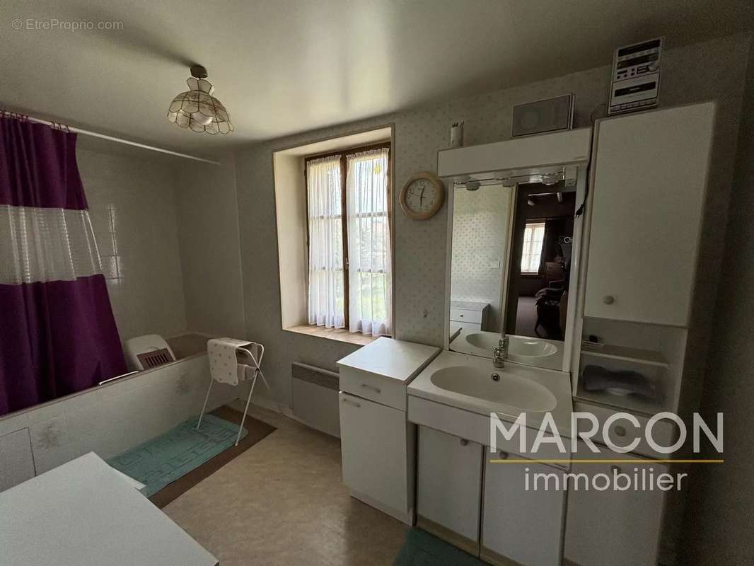 Maison à SAINT-MEDARD-LA-ROCHETTE