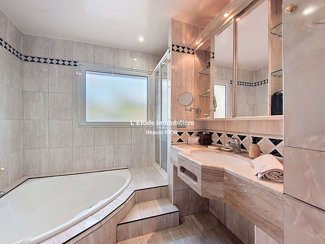 Maison à FONTAINES-SAINT-MARTIN