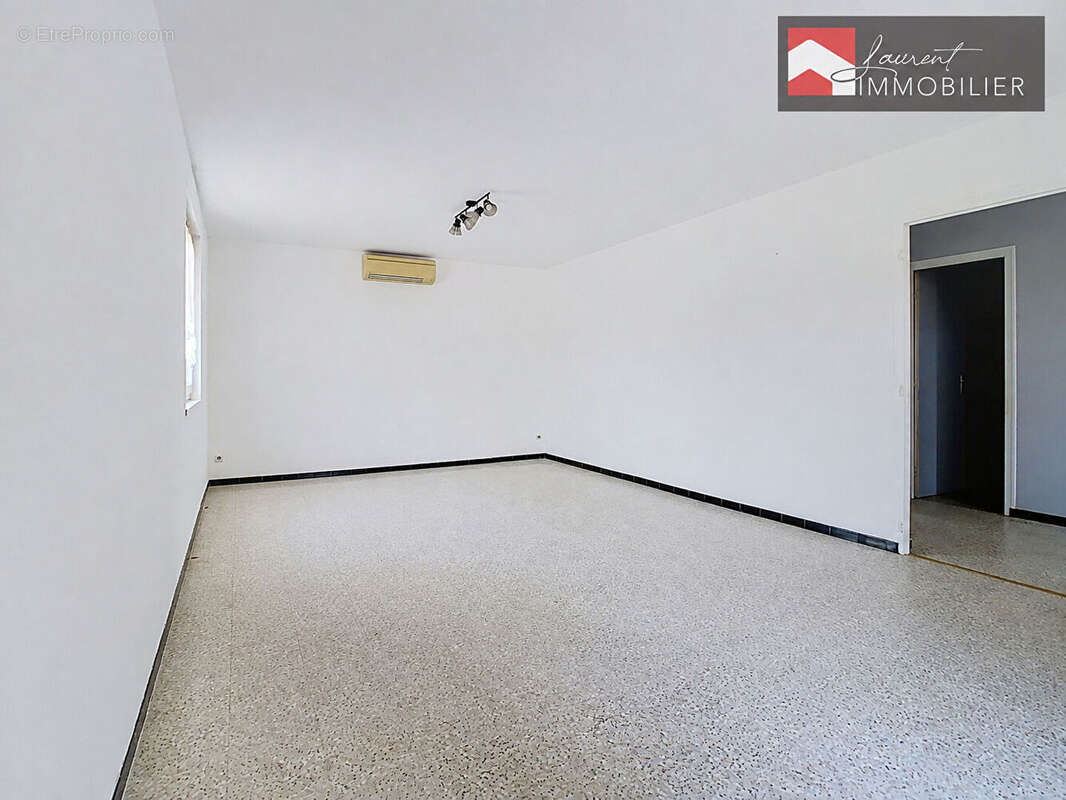 Maison de grande superficie, 6 chambres, proche commodités - 01380 BAGE DOMMARTIN - photo 4