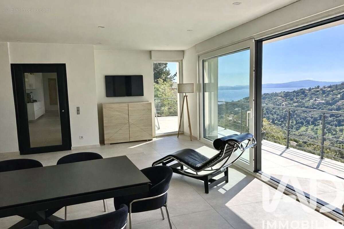 Photo 6 - Maison à ROQUEBRUNE-SUR-ARGENS