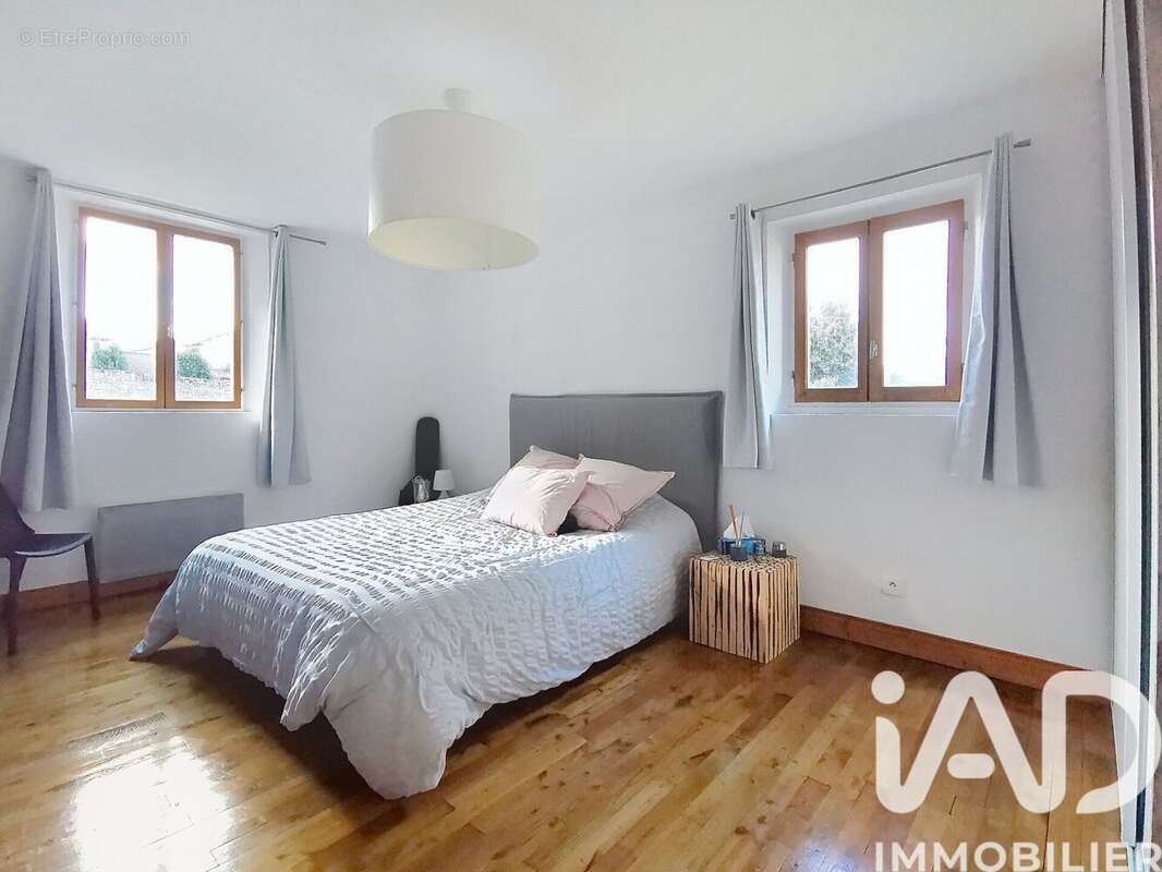 Maison 320 m² à Charras  - photo 5