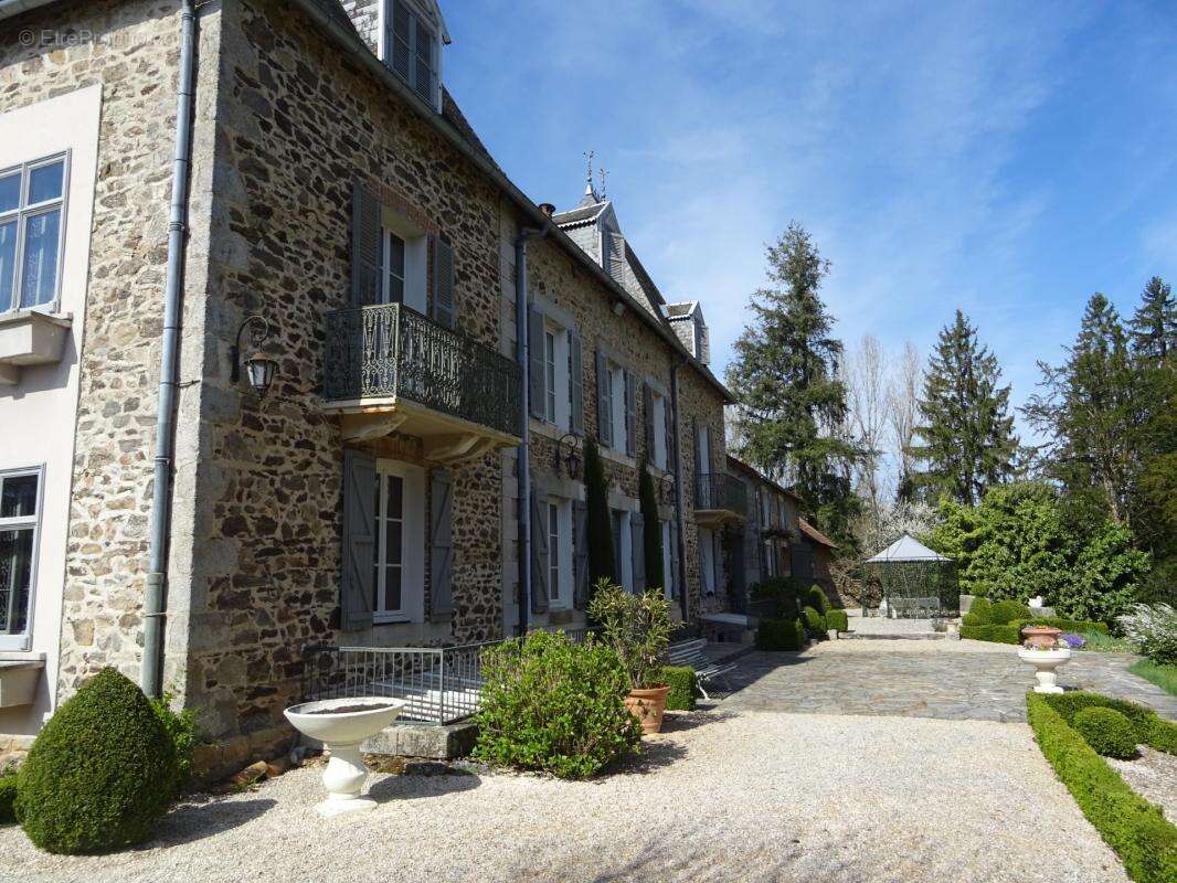 Secteur saint hilaire les places proche de nexon en haute vienne magnifique manoir du 17eme de 280 m² habitables sur 17862 m² de - photo 42