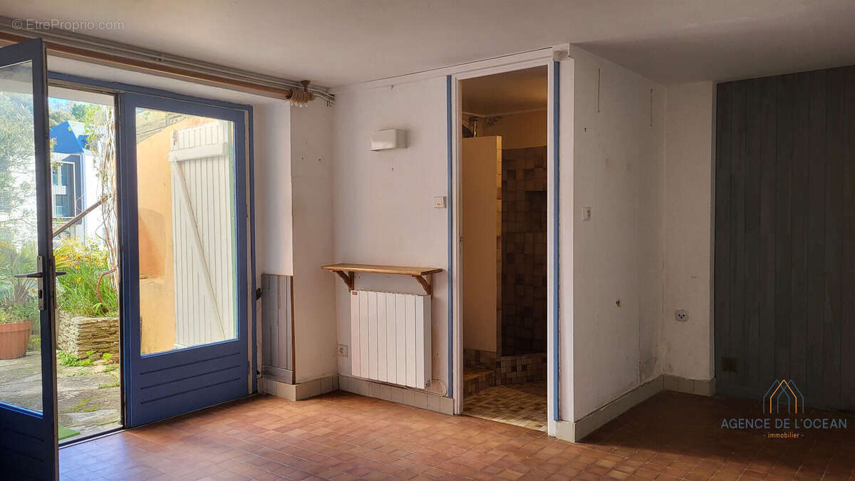 Maison ancienne à rénover au coeur du Palais, face à la mer - photo 5