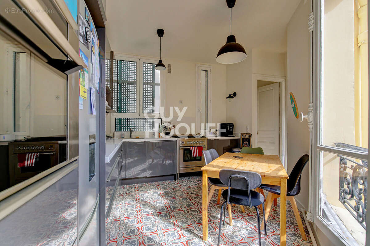 Appartement à PARIS-8E