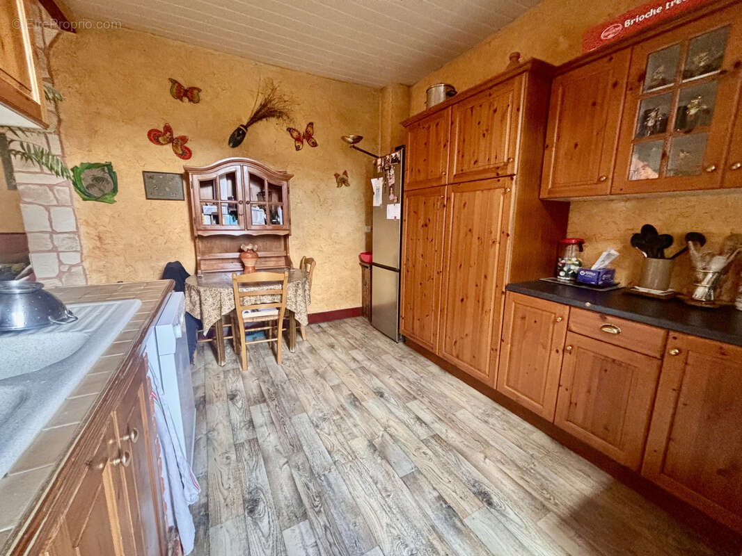Cognin   Maison à rénover sur 1 049 m2 de terrain avec combles aménageables ! - photo 14