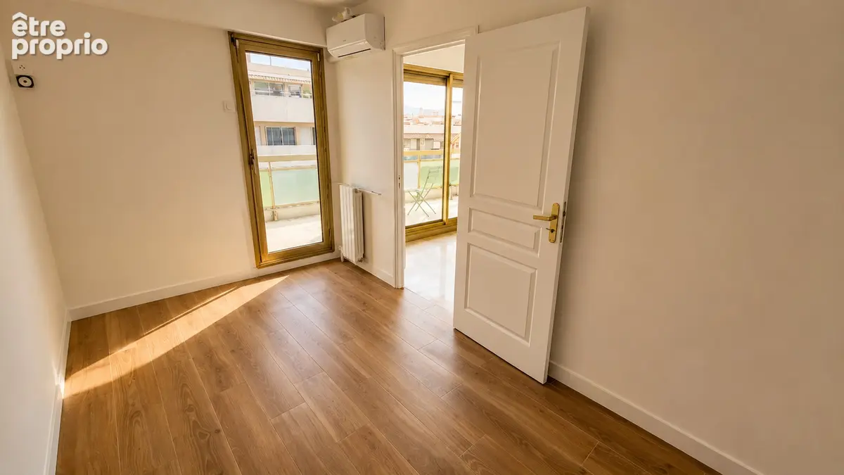ANTIBES PROCHE PLACE DE GAULLE Appartement 3 pièces 64 m2 Etage élévé - 1 Garage privatif - photo 8