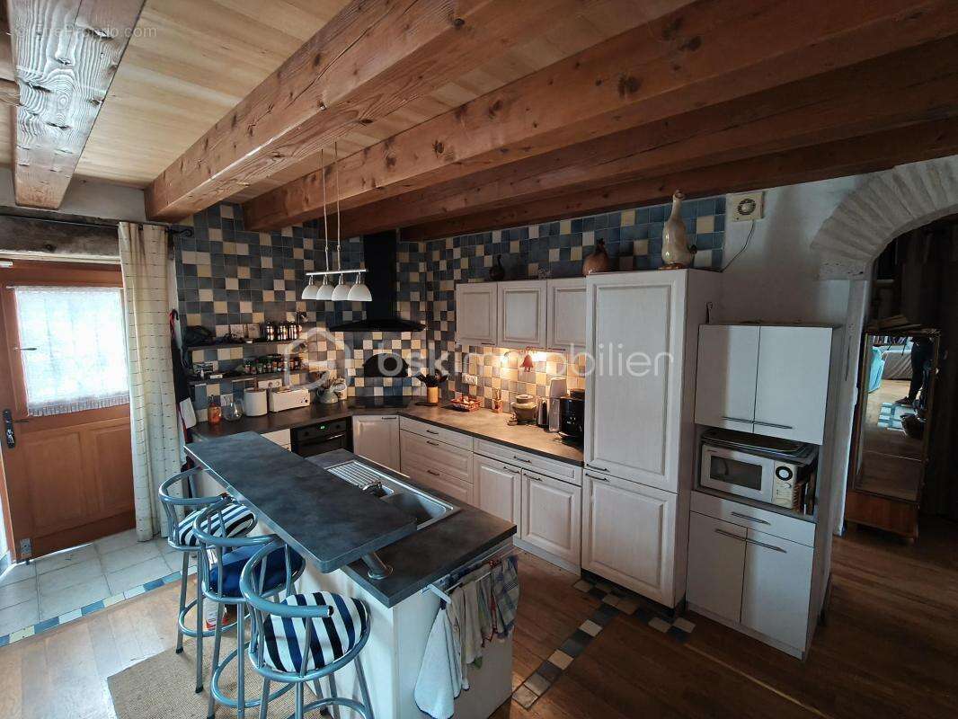 Maison de campagne en pierre, terrain, piscine - photo 3
