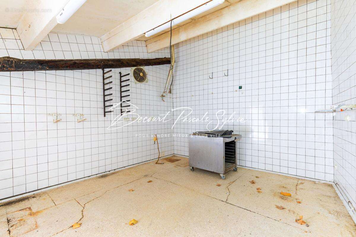 BAISSE DE PRIX - Immeuble de rapport  de 313 m2 avec commerce à Apt (84) - photo 9