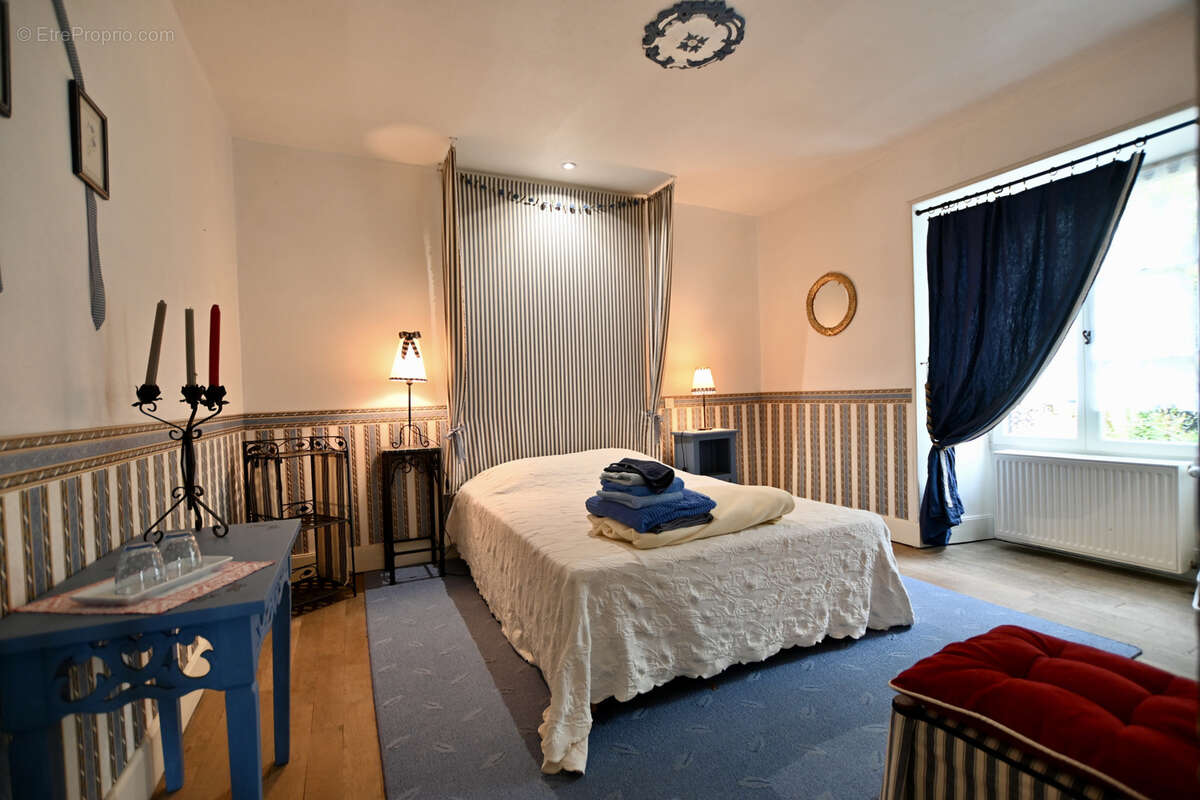 Maison à NEUFFONTAINES