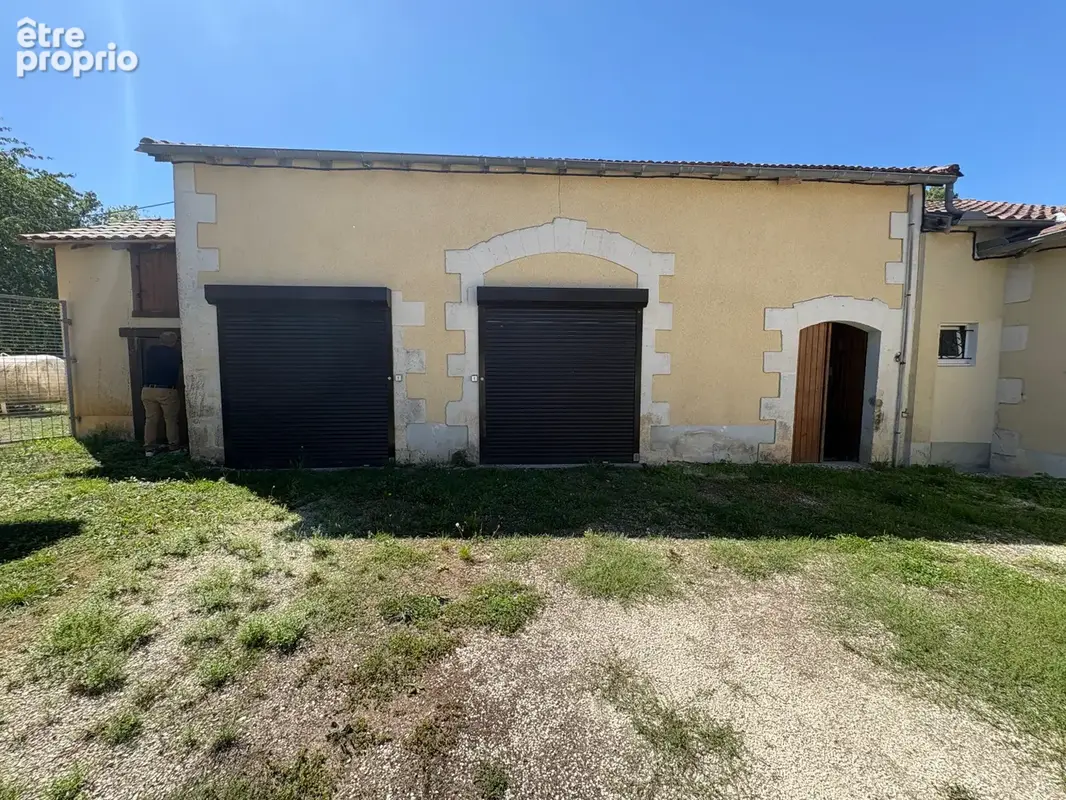 A vendre en Exclusivité : Ensemble immobilier de deux maisons avec grange et garage - photo 5
