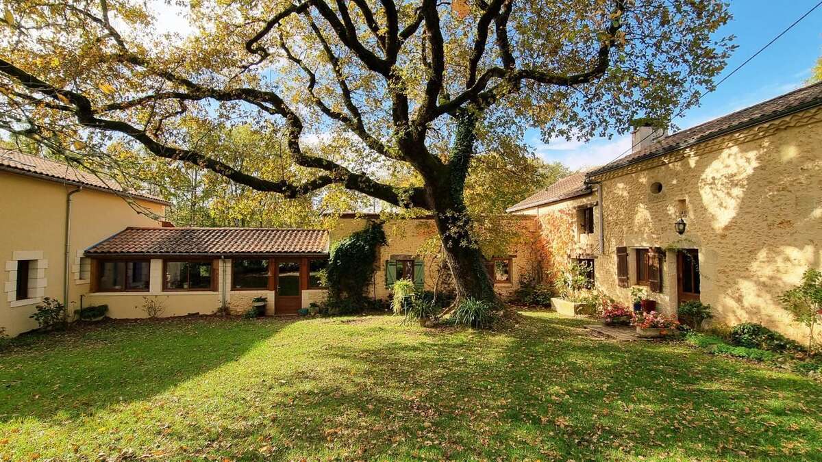 Maison à SAINT-FELIX-DE-VILLADEIX