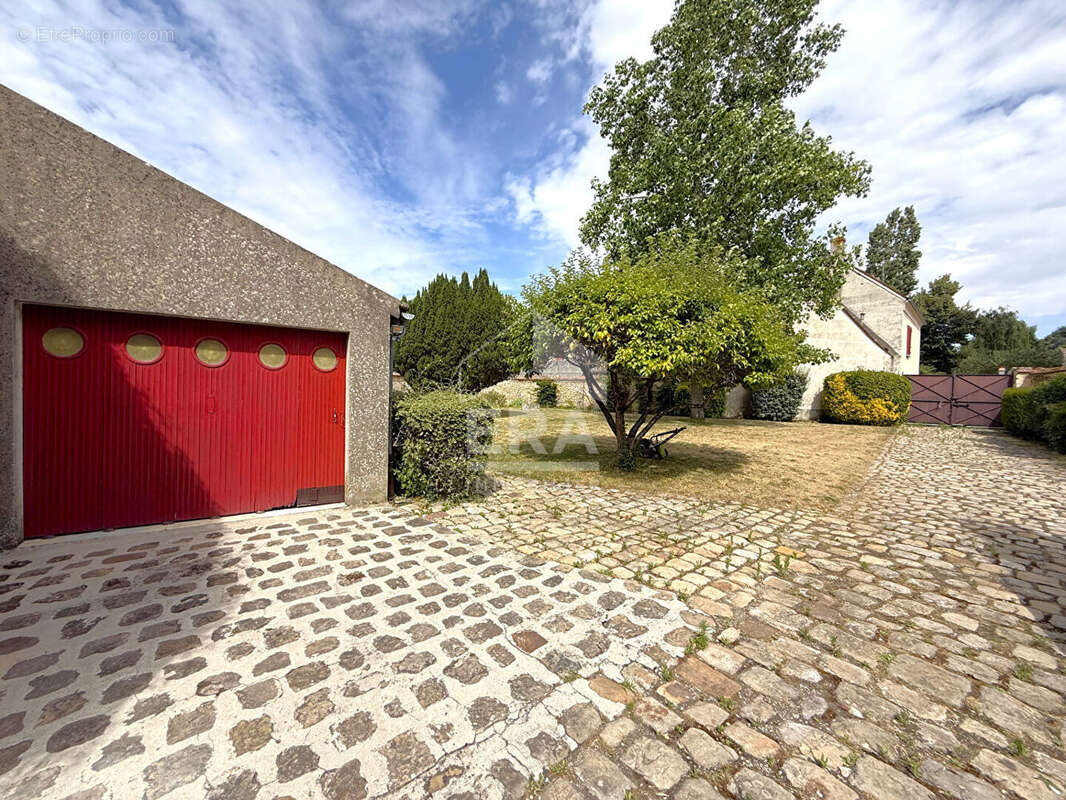 Maison à CHAMPEAUX