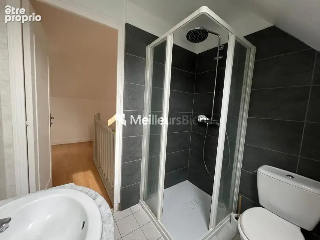 Ensemble immobilier - 134 m² composé d'une maison louée (T4) et d'une maison libre (T2) + grange et garages - photo 15