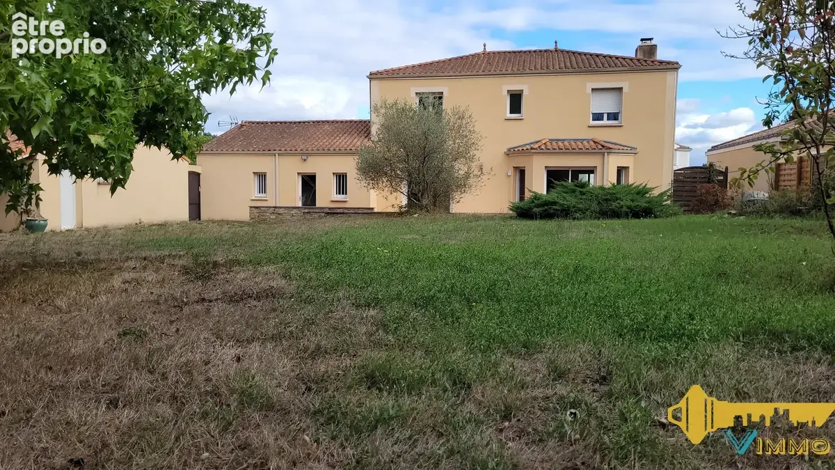 Maison familiale 4ch 1 bureau 1 salle Spa avec 2 garages et jardin - photo 15