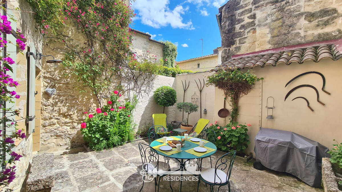Maison à SANILHAC-SAGRIES