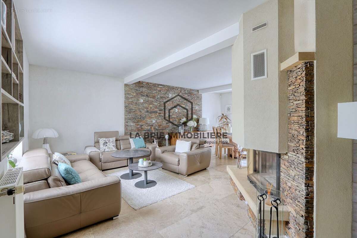 Maison 131 m² à Quincy-Sous-Senart  - photo 5