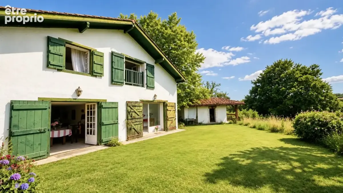 Maison de caractère du XVIIIe siècle rénovée  402 m² habitables  9 chambres  Terrain de 2 215 m²  Urt - photo 2