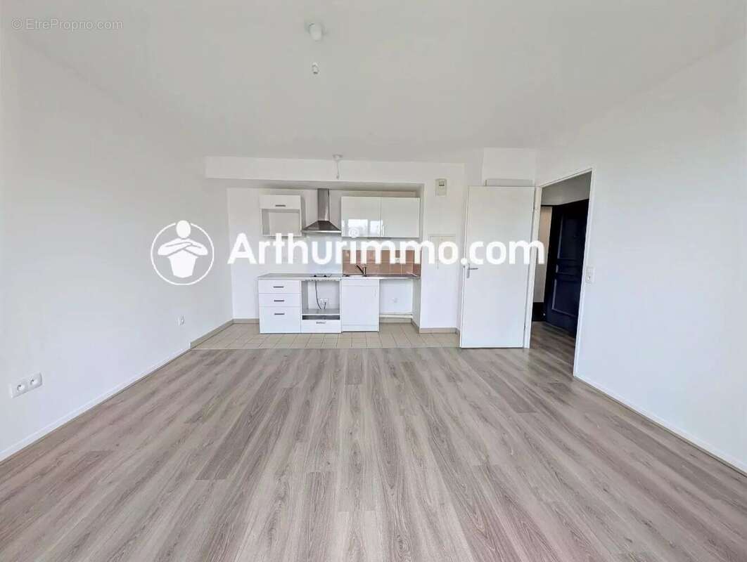 Appartement à VERT-SAINT-DENIS