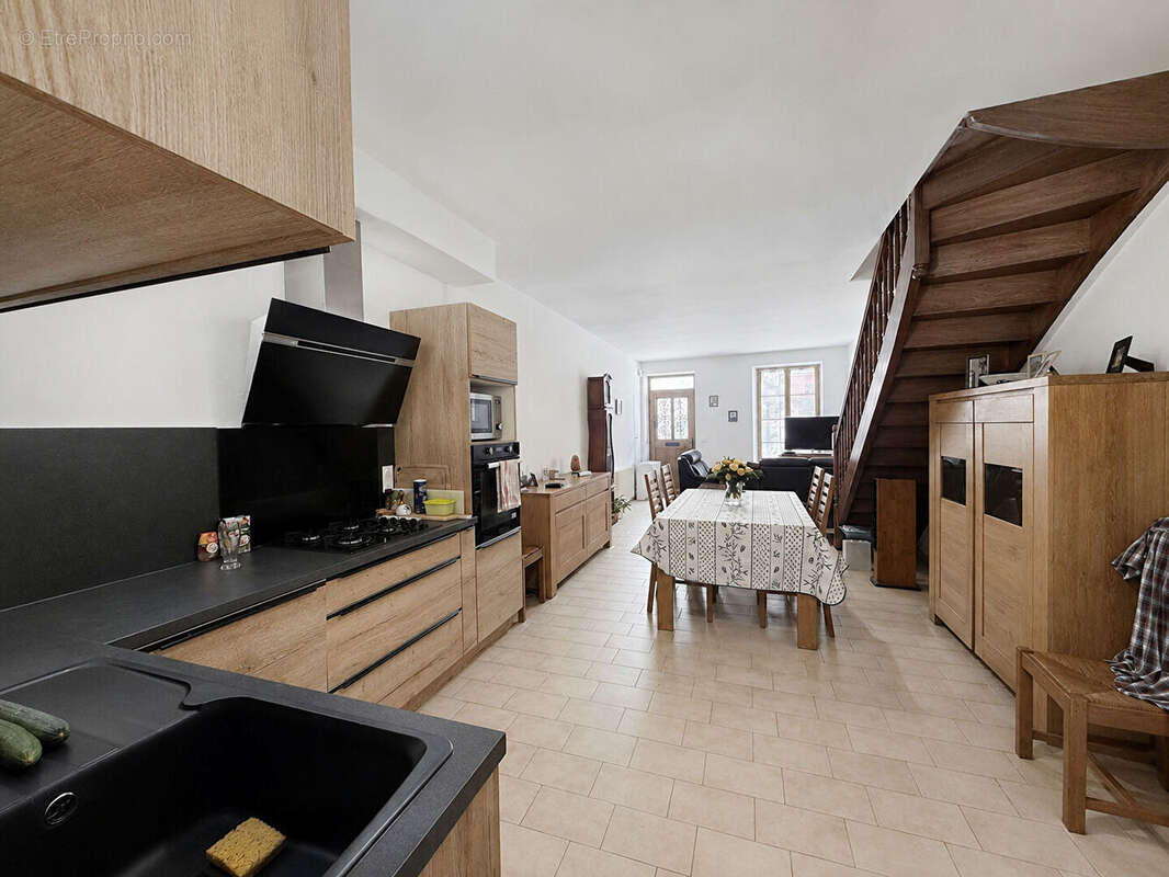 Maison de ville avec garage à Villeneuve/Lot - photo 2
