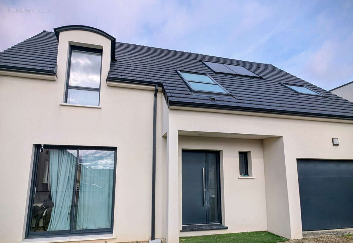 Maison à LA QUEUE-LES-YVELINES