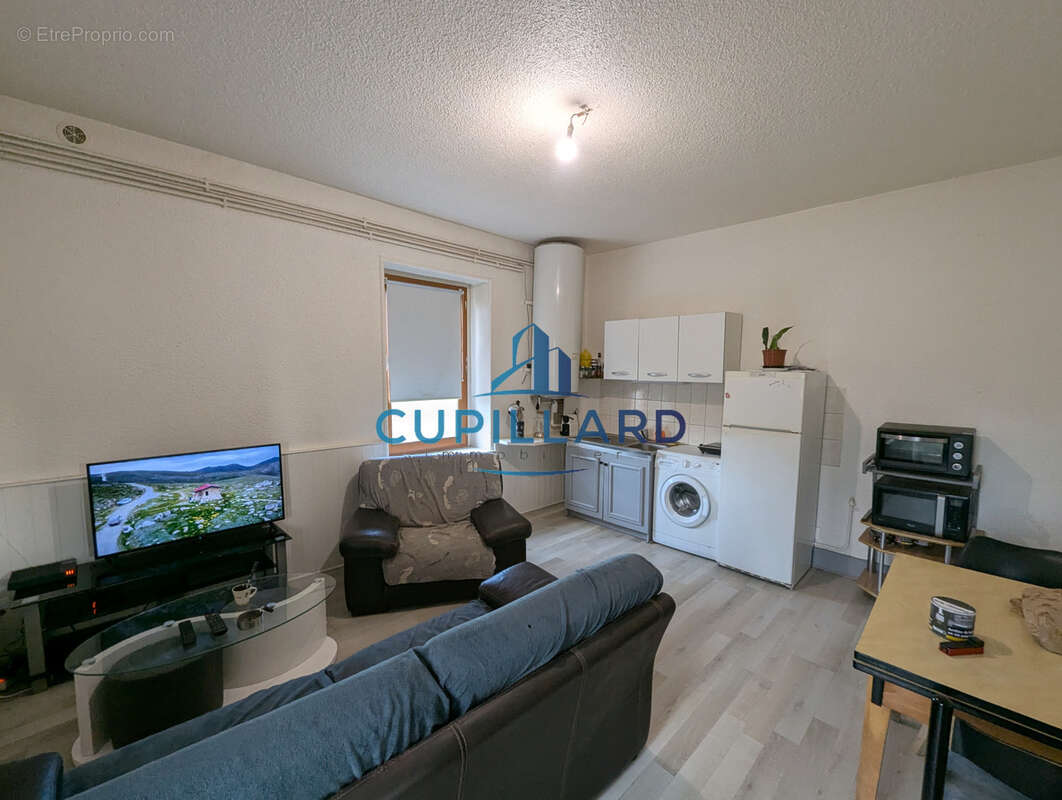 Appartement à SAINT-GERMAIN-LESPINASSE