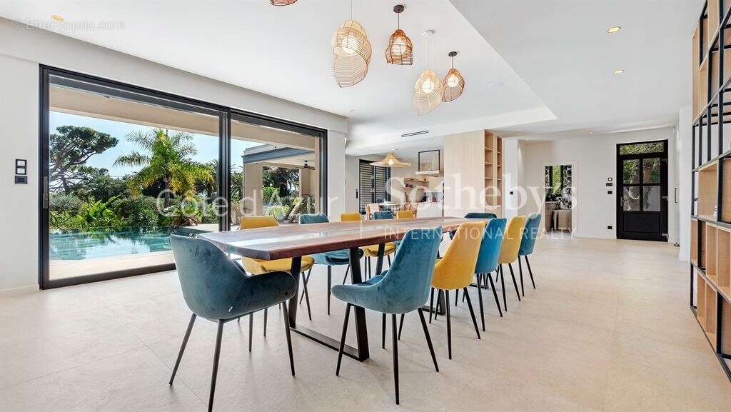 Villa contemporaine d'exception à vendre à Sainte-Maxime: 440 m², 5 chambres, proche plage et centre - photo 6