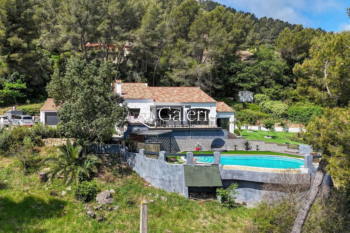Maison à HYERES
