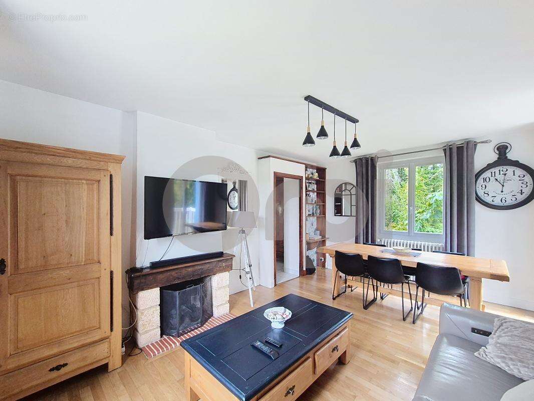 Maison à LE LARDIN-SAINT-LAZARE