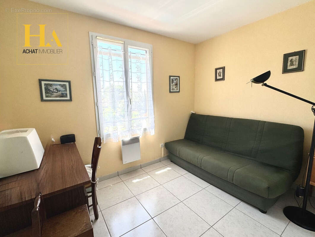 Maison Familiale 130m2, Jardin 1.011m2, 6 pièces, 5 Chambres, Piscine, Garage, Carport - photo 9