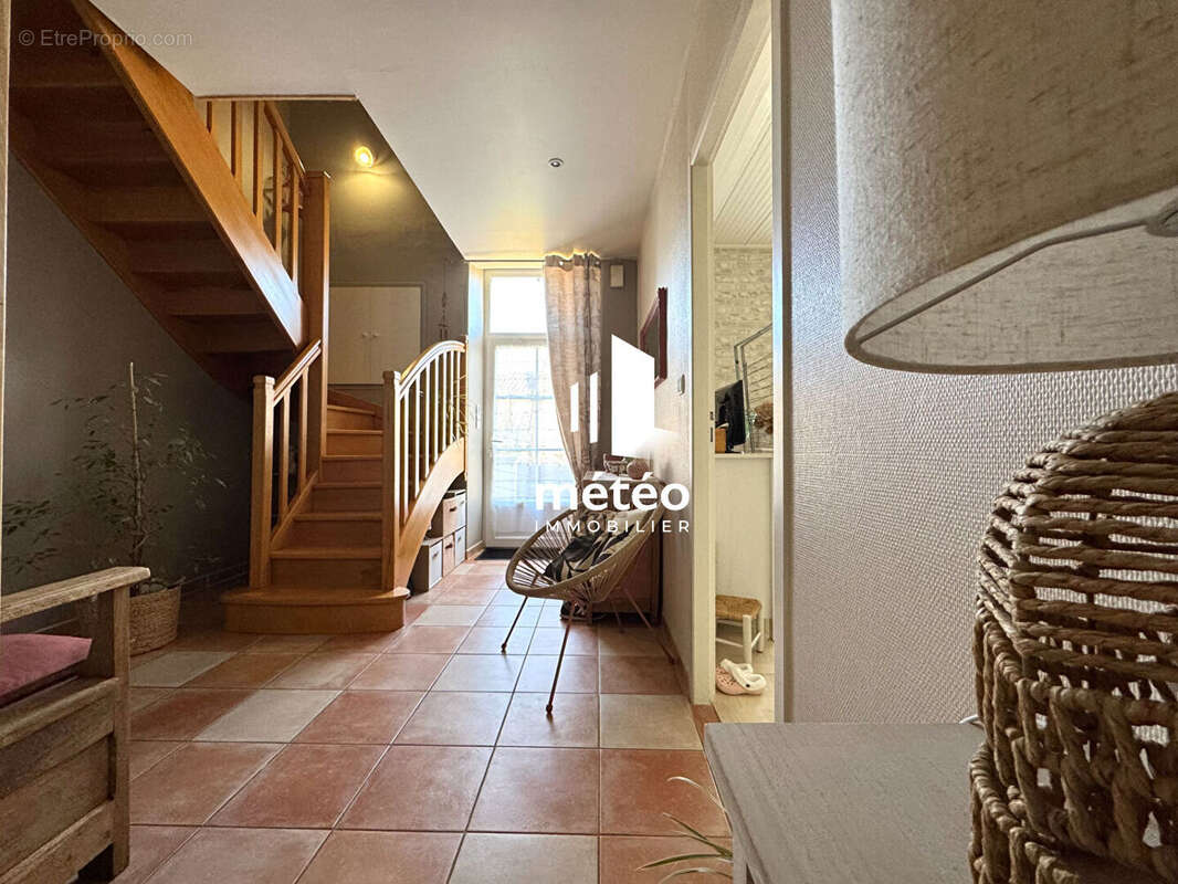 Maison en pierre de 226m² Luçon 4 chambres - photo 2