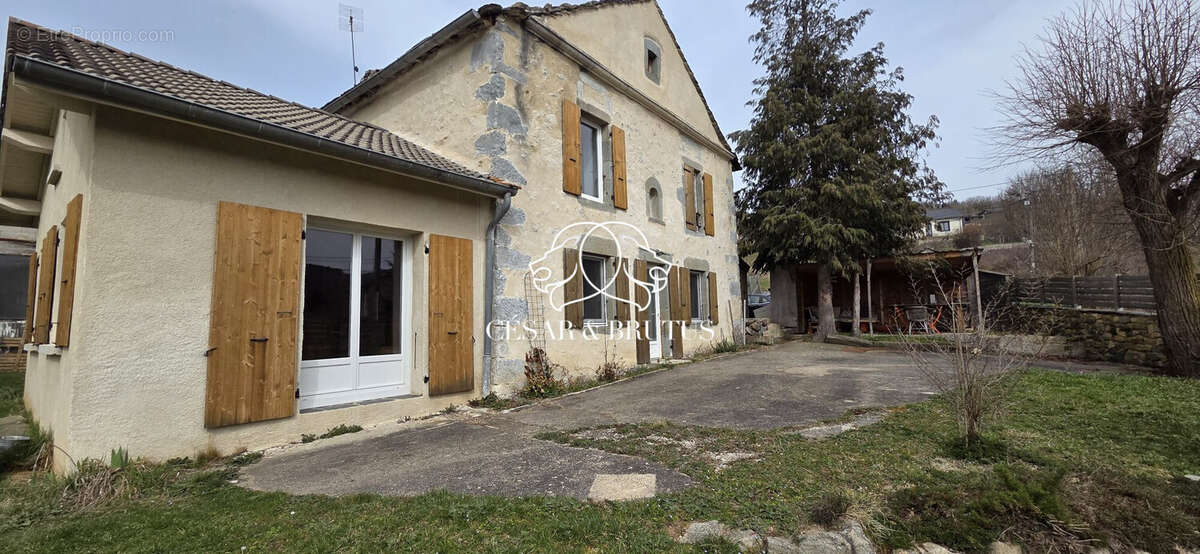 Maison à SAINT-JULIEN-CHAPTEUIL