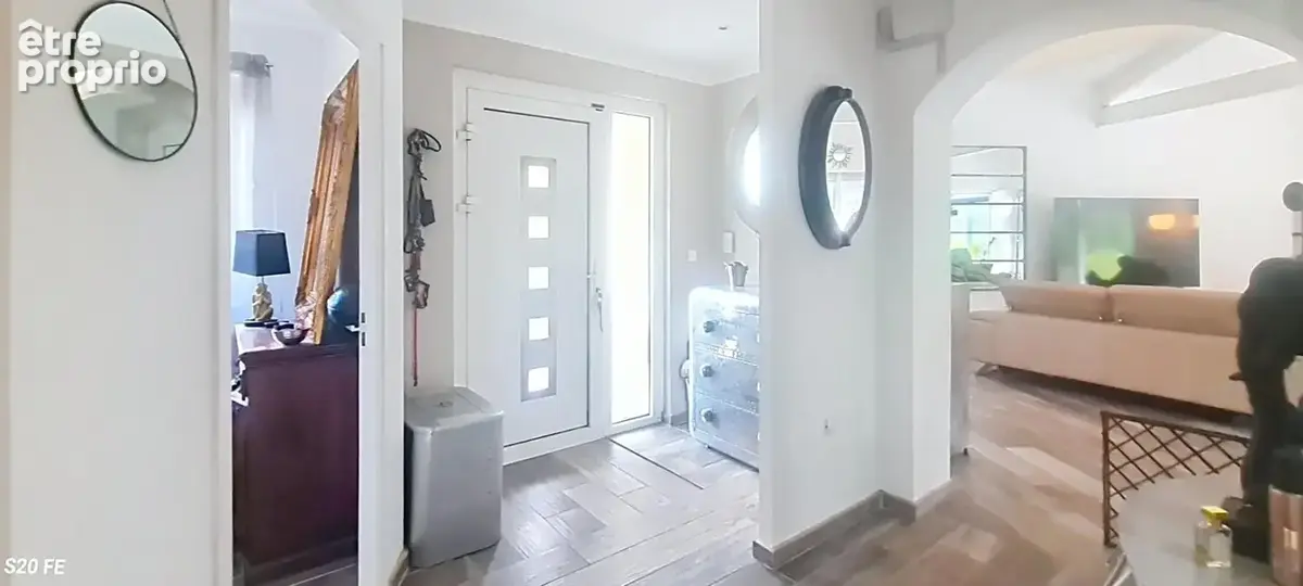 Villa spacieuse de 168m2 avec une piscine s'étendant sur 851m2 de terrain - photo 9