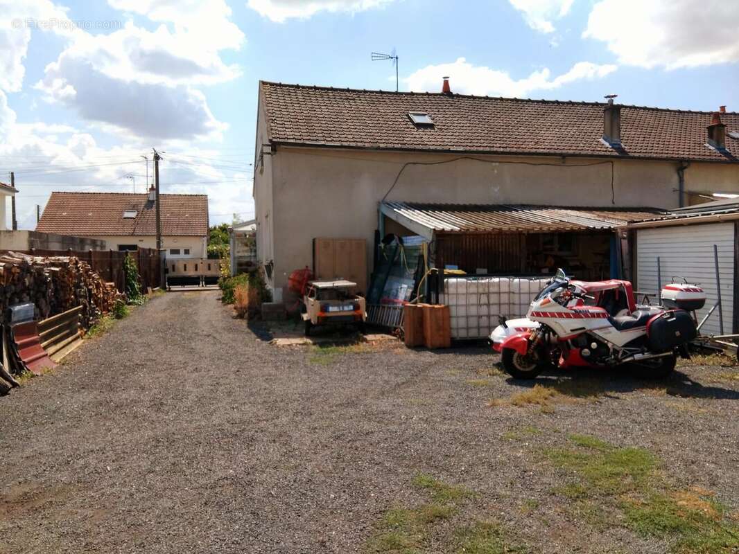 Maison 3 chambres avec jardin et double garage - photo 2