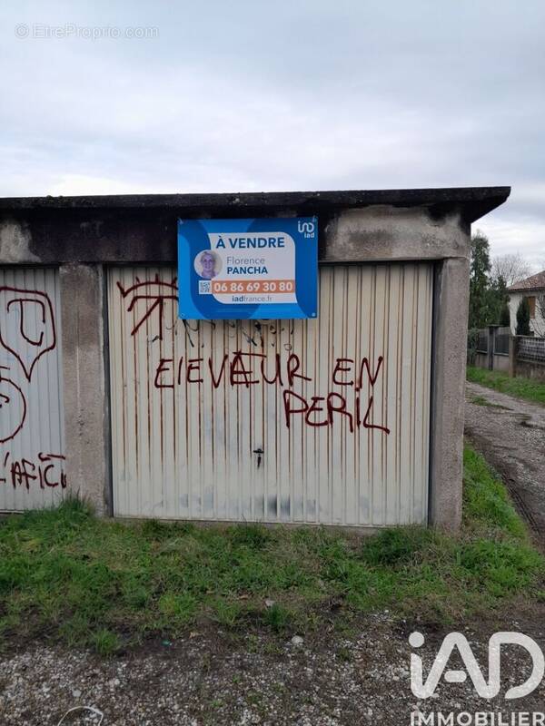 Photo 1 - Parking à ALES