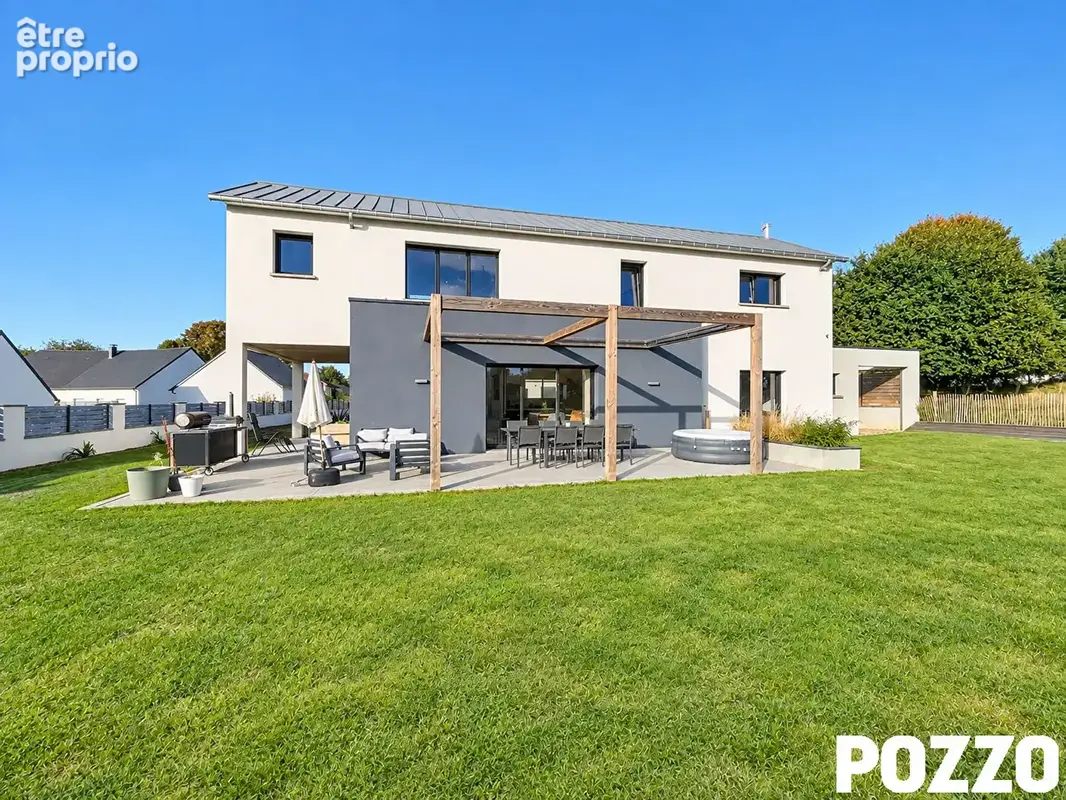 A VENDRE Maison Saint Hilaire Du Harcouet 6 pièce(s) 161 m2 - photo 2