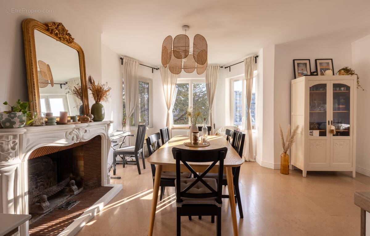 Appartement à SAINT-PRIEST-EN-JAREZ