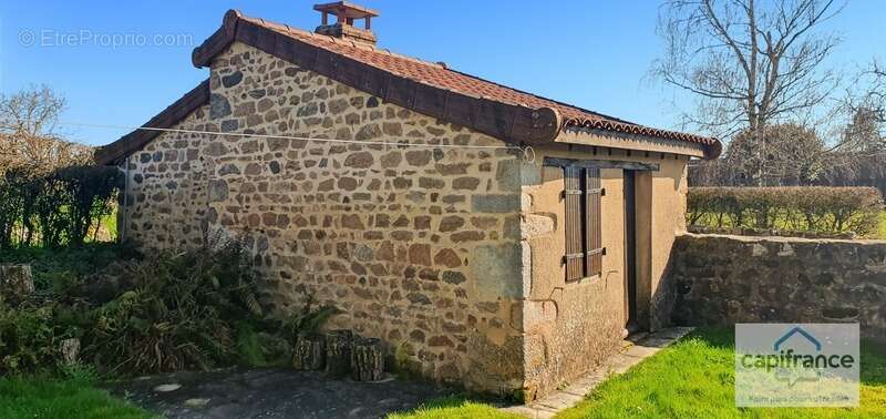  Lieu rare : maison de caractère en pierre proche du Lac du Rousset 71 – potentiel gîte - photo 4