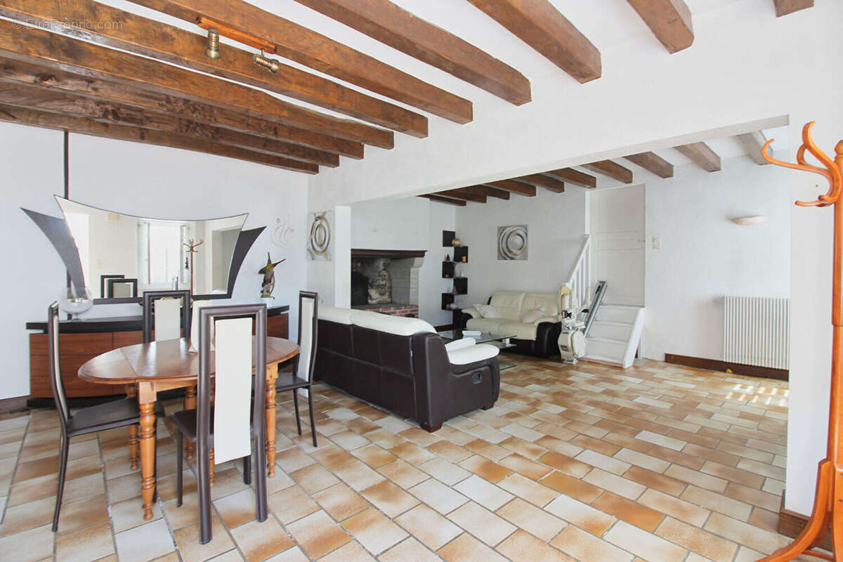 Maison à vendre aux Ponts De Cé avec grenier aménageable et dépendances - photo 3